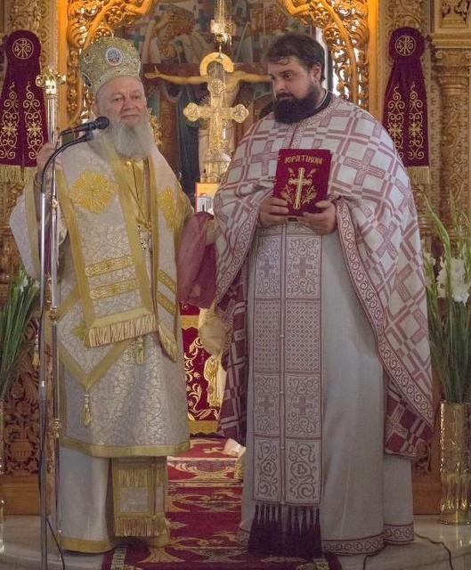 ΧΑΛΚΙΔΑ: Ο Μητροπολίτης χειροτόνησε πρεσβύτερο τον διάκονο Καλλίνικο Καραπέτη