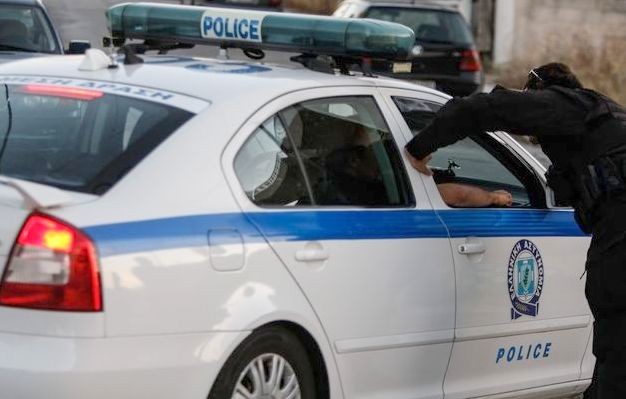 Πατέρας επέστρεψε τη μοτοσικλέτα που είχε κλέψει ο γιος του