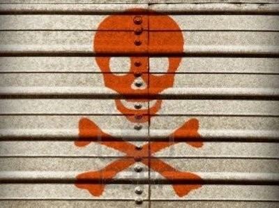 Ξεβράστηκαν χημικά σε παραλία στον Οξύλιθο
