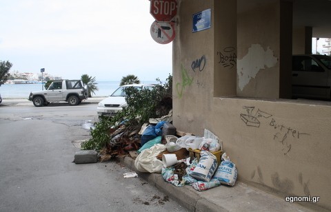 Σκουπιδότοπος στην οδό Κριεζή