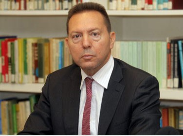 Ο Στουρνάρας δεν δέχεται καν τους προέδρους των Επιμελητηρίων