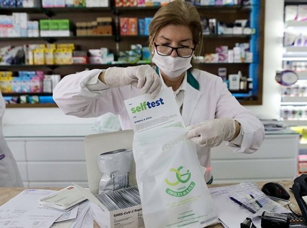 Self test: Άνοιξε η πλατφόρμα για τη δωρεάν διάθεση από τα φαρμακεία ενόψει Χριστουγέννων