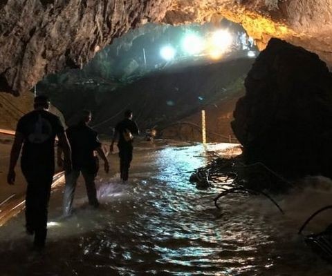 ΤΑΫΛΑΝΔΗ: Απεγκλωβίστηκαν και τα 12 παιδιά στην διάσωση του αιώνα