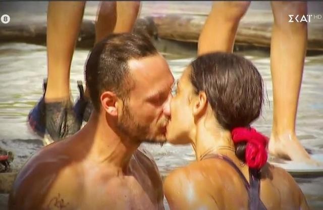 SURVIVOR: Φιλήθηκαν Κατσαούνης και Μυριέλλα - Έξαλλος ο Βαλάντης (VIDEO)