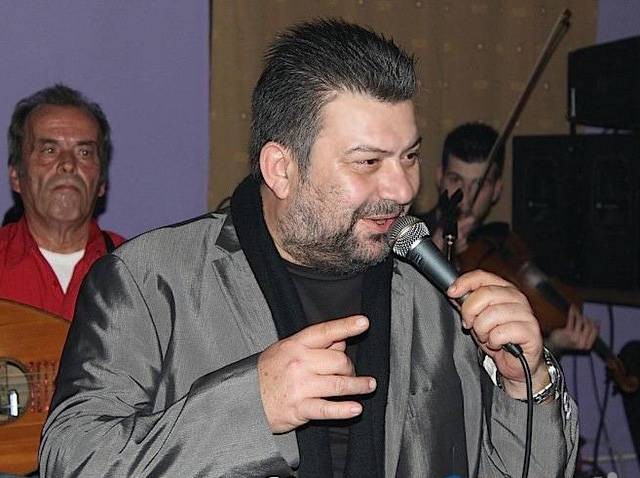 Γλέντι με τον Ματθαίο Γιαννούλη στο Άγιο Ιωάννη Αλιβερίου 9/7)