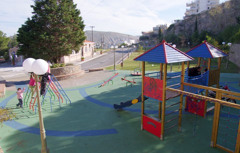 Η πλατεία Αγίου Σπυρίδωνα παίρνει το όνομα του Μητροπολίτη