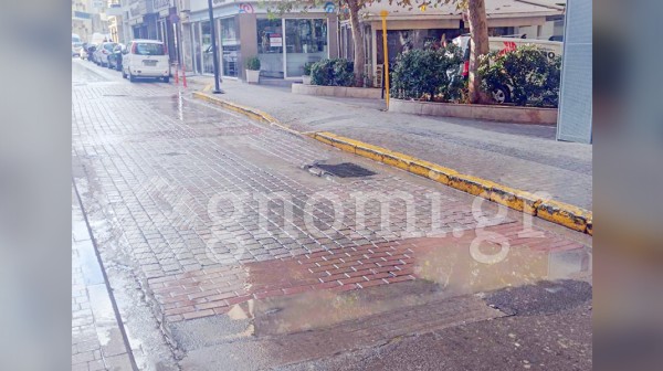 ΧΑΛΚΙΔΑ: Σοβαρές καταγγελίες για λύματα στους δρόμους και σε υπόγεια καταστημάτων