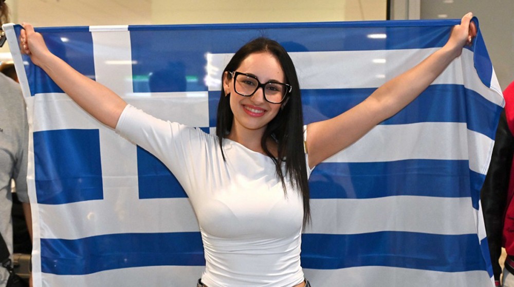 Η Κλαυδία επέστρεψε και ...απάντησε στον Γιώργο Λιάγκα, ο οποίος είχε πει ότι το νεαρό κορίτσι θα πατώσει στην Eurovision (VIDEO)