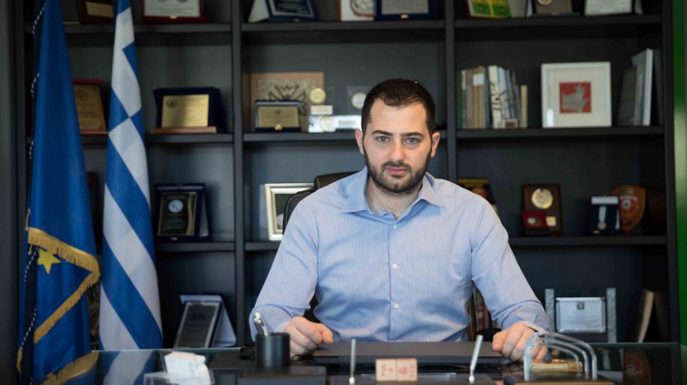 ΛΑΡΚΟ: Ο Φάνης Σπανός σε ρόλο ...πυροσβέστη στην κόντρα της κυβέρνησης με τους εργαζόμενους