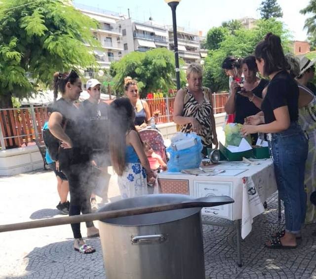 ΚΟΙΝΩΝΙΚΗ ΚΟΥΖΙΝΑ: Ξεκίνησε το ...γεύμα από τη Χαλκίδα