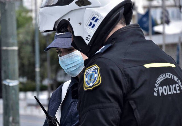 Έβαλαν πρόστιμο σε παντρεμένο ζευγάρι που πήρε το ίδιο ταξί