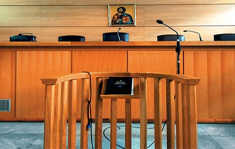 Κατηγορούμενη για τη δολοφονία του πεθερού της ήπιε σαμπουάν λίγο πριν τη δίκη