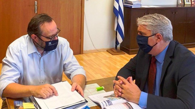 Ο Κεδίκογλου προωθεί την κατασκευή του δρόμου Χαλκίδας-Κύμης από ιδιώτες με αντάλλαγμα το λιμάνι της Κύμης