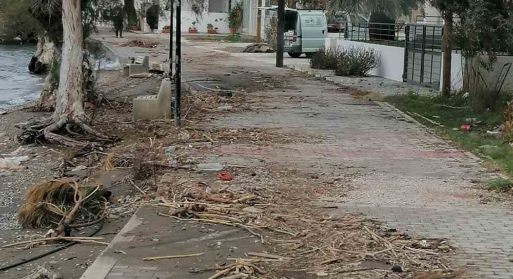 Σε κακό χάλι ο παραλιακός δρόμος στον Αλμυροπόταμο