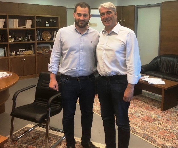 Ο Σίμος Κεδίκογλου επιχειρεί να καρπωθεί μερίδιο της επιτυχίας του Φάνη Σπανού