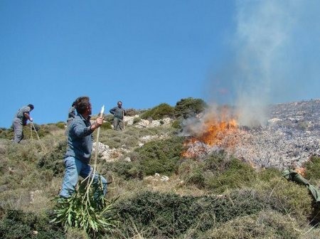 Απαγορεύτηκε το κάψιμο κλαδιών και άλλων υλικών στην Εύβοια