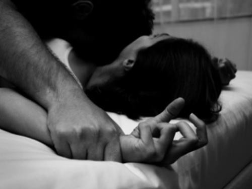 Νεαρός νταής εκβίαζε και κακοποιούσε 29χρονη