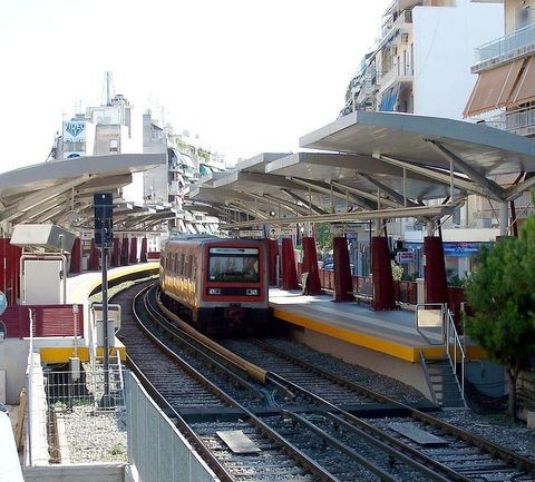 Γνωστός τραγουδιστής αυτοκτόνησε πέφτοντας στις ράγες του τρένου (VIDEO)