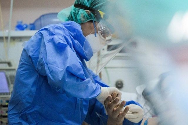 Μέσα σε 10 μέρες πέθανε γνωστός παιδίατρος και η γυναίκα του