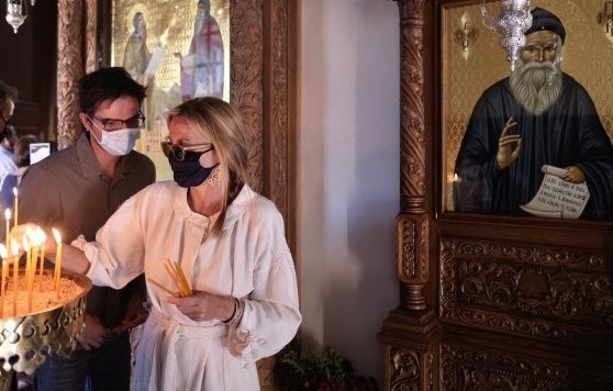 Συνελήφθη ιερέας που καλούσε τους πιστούς να πάνε στην Εκκλησία χωρίς μάσκα