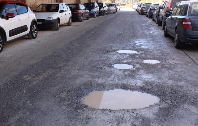 ΧΑΛΚΙΔΑ: Κι όμως υπάρχει στην πόλη κατσικόδρομος με μία λακκούβα σκέτο πηγάδι