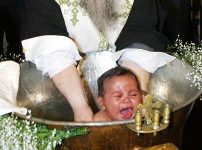 Θα βαφτίζατε ένα παιδί ανύπαντρων γονιών;