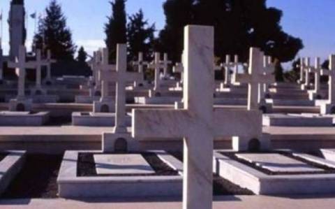 ΣΟΚ: Βανδάλισαν νεκρή - Την ξέθαψαν και την έβαλαν σε καθιστή θέση