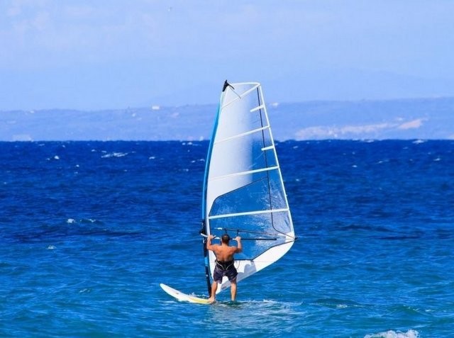 ΛΕΥΚΑΝΤΙ ΧΑΛΚΙΔΑΣ: Λαχτάρα για 45χρονο με windsurfing το απόγευμα της Τετάρτης