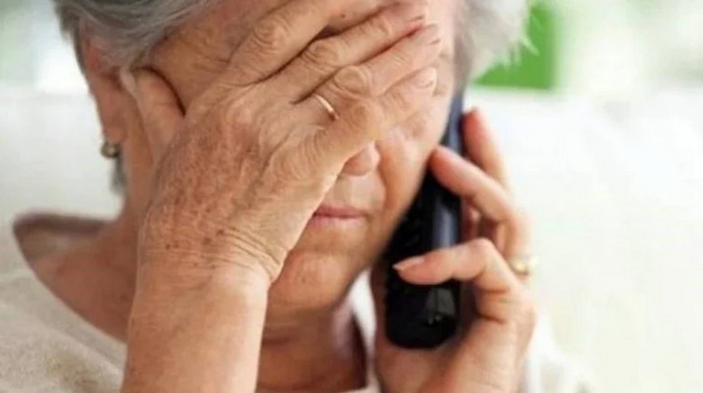 ΣΤΕΡΕΑ ΕΛΛΑΔΑ: Εξαπάτησαν ηλικιωμένη και της πήραν 5000 ευρώ με το πρόσχημα ότι είχε ανάγκη από νοσηλεία η εγγονή της