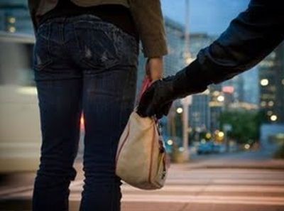 Επίθεση τσαντάκια σε 62χρονη γυναίκα