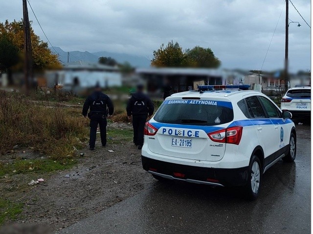 ΧΑΛΚΙΔΑ: Αστυνομικοί έκαναν έρευνα στον οικισμό της Χαραυγής και εντόπισαν μόνο τροχαίες παραβάσεις