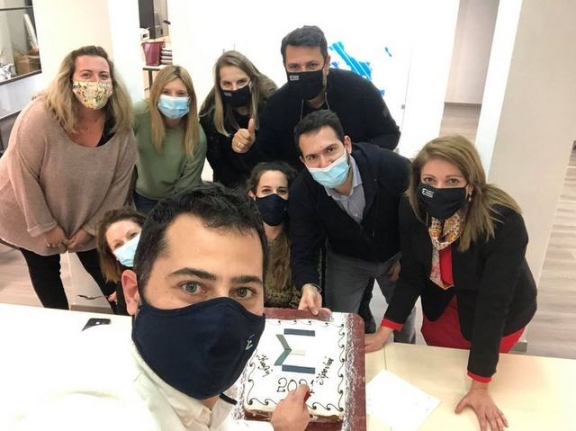 ΠΙΤΑ ΣΠΑΝΟΥ: Στις μάσκες πήραν άριστα, αλλά στις αποστάσεις ...κόλλησαν