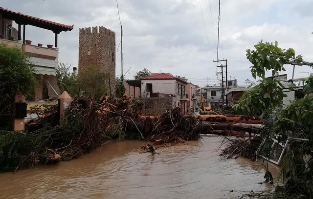 ΕΥΒΟΙΑ-ΘΕΟΜΗΝΙΑ: Εικόνες αποκάλυψης στα Πολιτικά μόλις σταμάτησε η βροχή