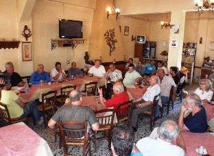 Κλιμάκιο του ΣΥΡΙΖΑ στον καμένο ελαιώνα της Άμφισσας