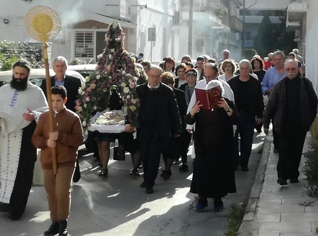 Περιφορά του Επιταφίου γύρω από το Νοσοκομείο Χαλκίδας