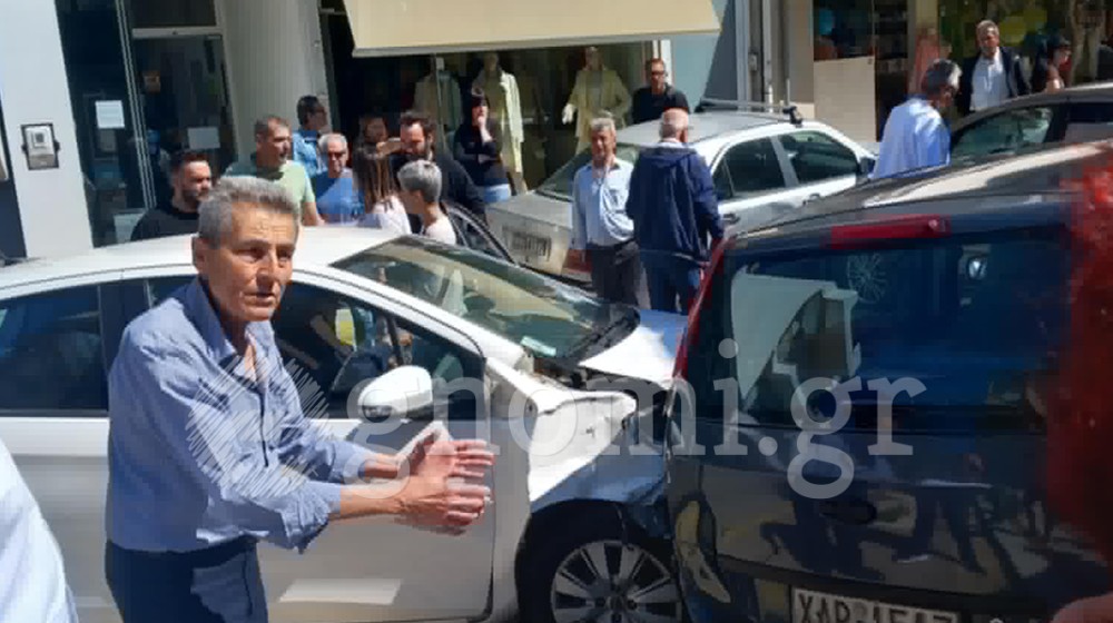 ΤΡΟΧΑΙΟ ΣΤΟ ΑΛΙΒΕΡΙ: ΙΧ προκάλεσε καραμπόλα και χαμό (ΦΩΤΟ)