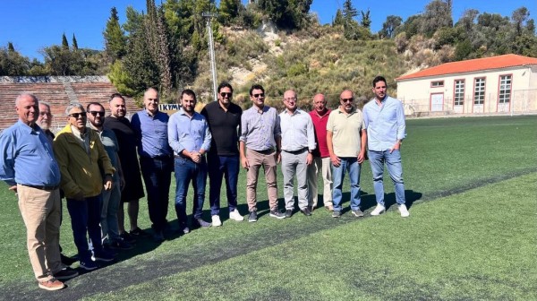 Νέος συνθετικός χλοοτάπητας στο γήπεδο του Λυκείου - Γυμνασίου Κύμης