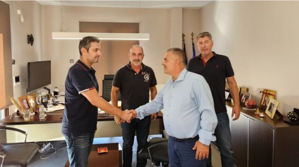 ΣΤΕΡΕΑ ΕΛΛΑΔΑ: Συνάντηση της Ενωτικής Περιφερειακής Κίνησης με τον Δήμαρχο Καμένων Βούρλων