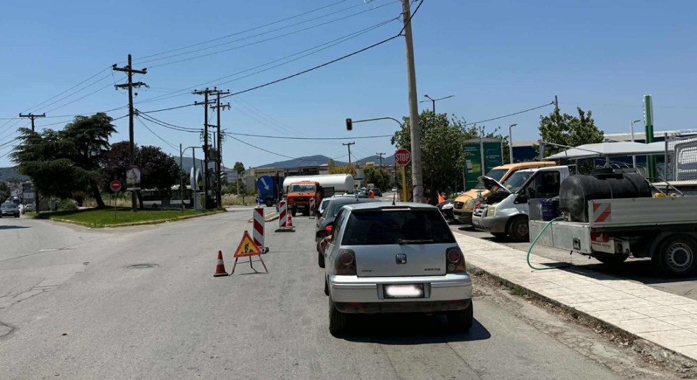 ΧΑΛΚΙΔΑ: Μεγάλες ουρές αυτοκινήτων στην οδό Ληλαντίων
