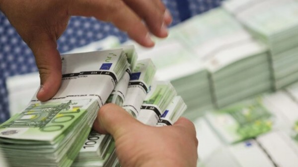 ΑΛΙΒΕΡΙ: Κλέφτης άρπαξε 6.000 ευρώ και έγινε τσακωτός