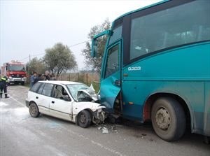 Nεκρός o οδηγός ΙΧ μετά από σύγκρουση με λεωφορείο του ΚΤΕΛ