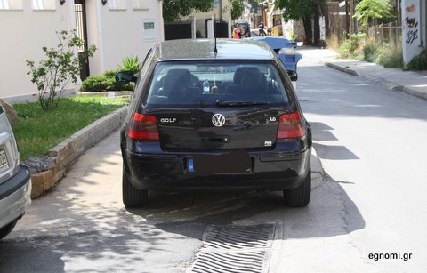 Παρκάρουν όπου γουστάρουν τα ΙΧ στη Χαλκίδα