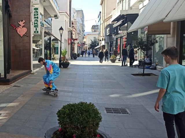 Πίστα για σκέιτμπορντ ο πεζόδρομος της Αβάντων