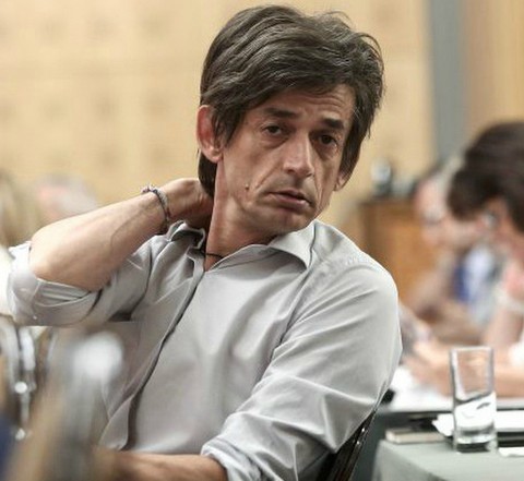 Ο σύμβουλος του πρωθυπουργού Νίκος Καρανίκας, τσακώθηκε με πολίτες σε καφετέρια (VIDEO)