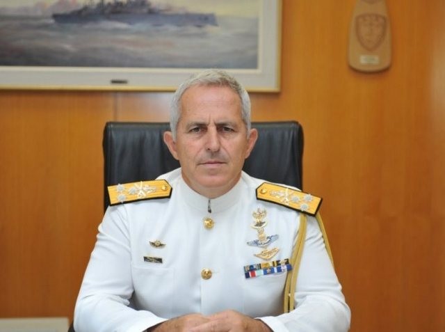 Ο ναύαρχος Αποστολάκης είναι ο νέος υπουργός Εθνικής Άμυνας