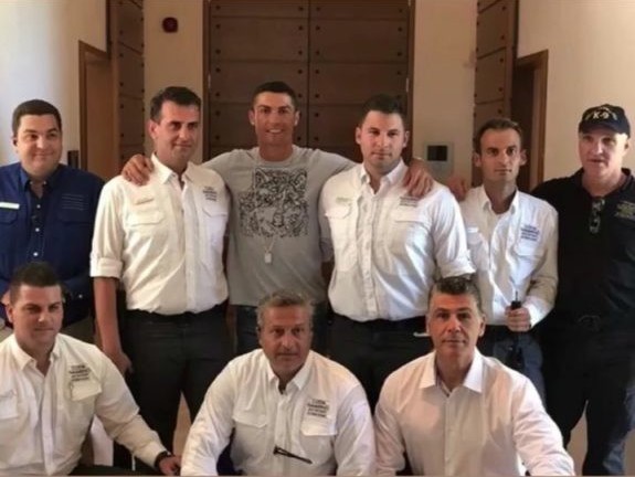 Ζάλη προκαλεί το πουρμπουάρ που άφησε ο Κριστιάνο Ρονάλντο στους σερβιτόρους του Costa Navarino