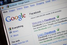 Δικαστής επέβαλλε πρόστιμο σε Google και Facebook