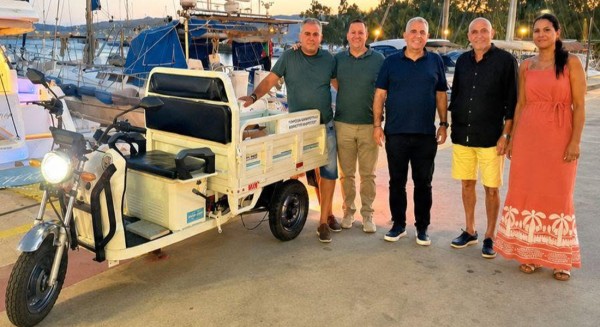 ΚΑΡΥΣΤΟΣ: Ιδιώτης χάρισε ηλεκτρικό τρίκυκλο στον δήμο