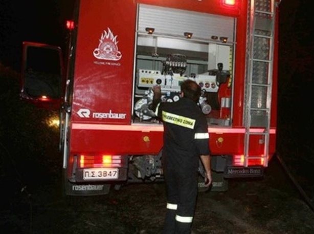 ΧΑΛΚΟΥΤΣΙ ΩΡΩΠΟΥ: Τυλίχθηκε στις φλόγες ιστιοπλοϊκό σκάφος