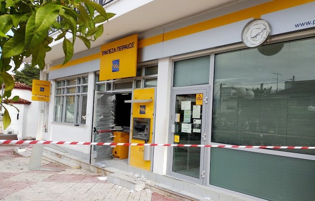 ΜΑΝΤΟΥΔΙ: Κινηματογραφική κλοπή στο κατάστημα της Τράπεζας Πειραιώς